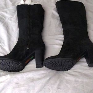 NWOT Timberland boots black suede. Size 7.